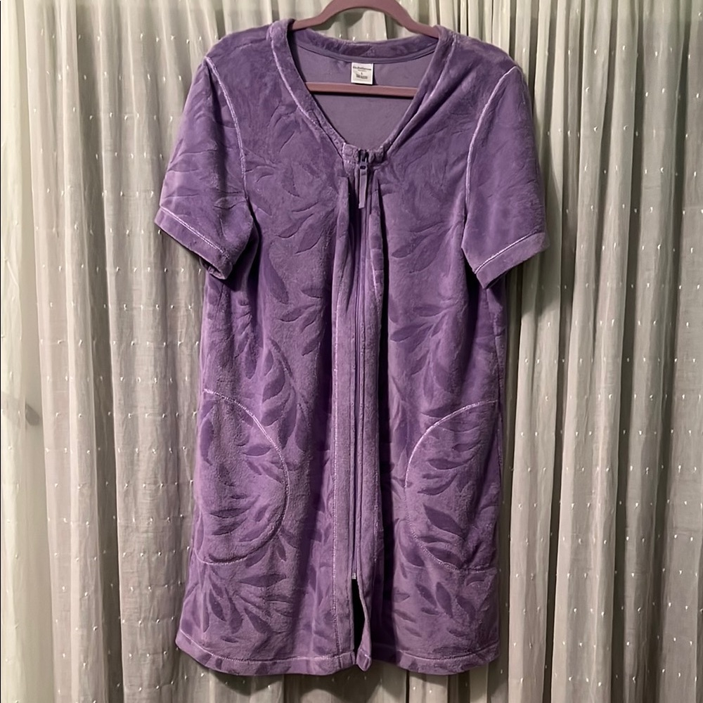 Croft&Barrow Purple Short Sleeve size Large Zip-Up Robe